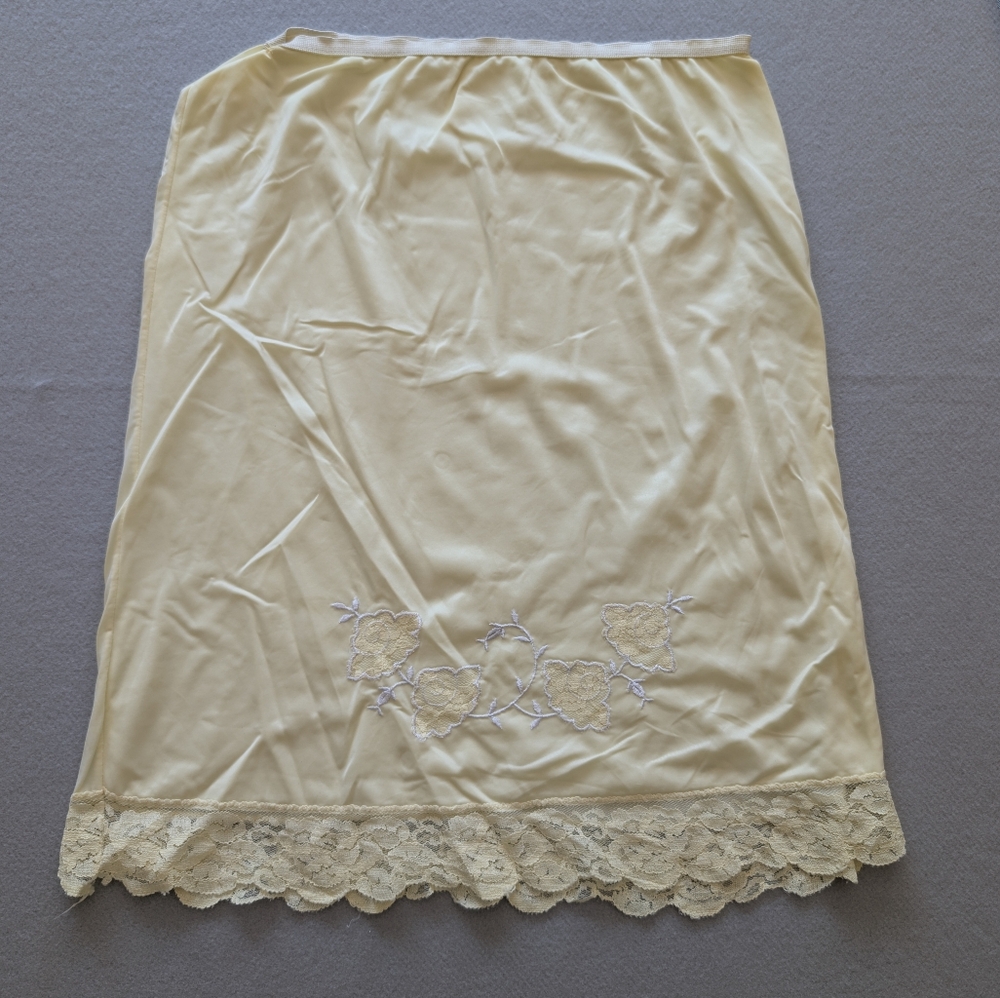 Vintage Yellow Nylon Half Slip with Floral Embroidery Scalloped Lace Trim Sz Med - Picture 10 of 12